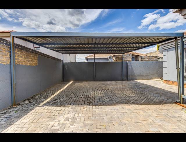 3 BEDROOM FREEHOLD FOR SALE IN COSMO CITY